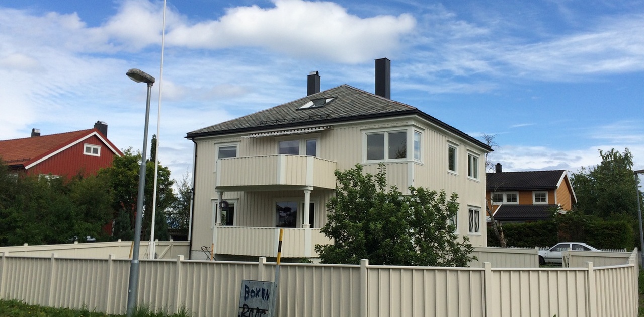Boligen.  2 etg som leies ut.