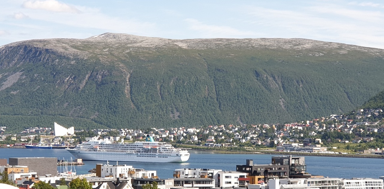 Utsikt fra veranda mot sundet