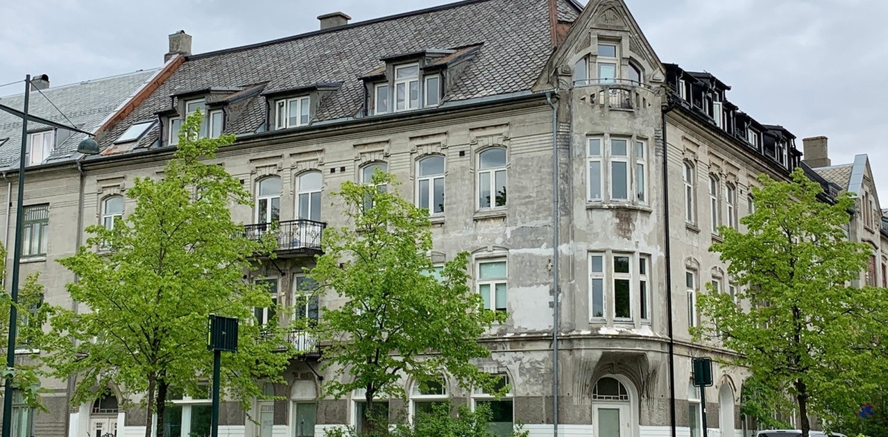 Byggets fasade fra Ilaparken