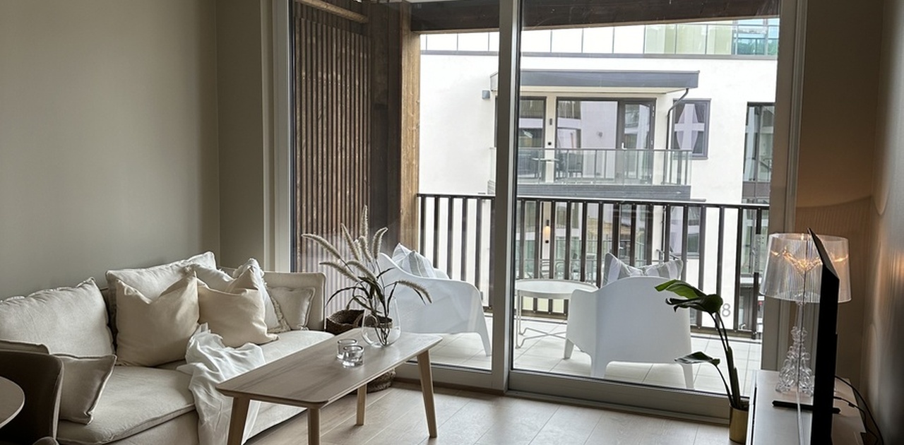 Sofa, bord, tv-benk, TV MEDFØLGER