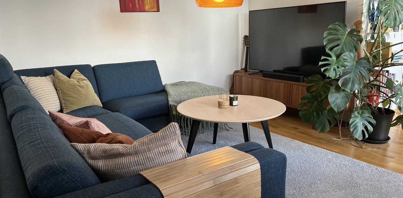 Stue med stor TV