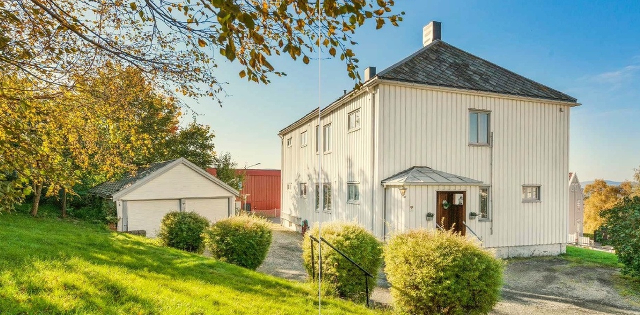 Huset - sett fra hagen
